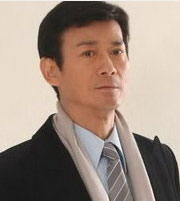 郑少秋原名：郑创世 