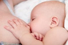 怎样判断新生宝宝是否吃饱？